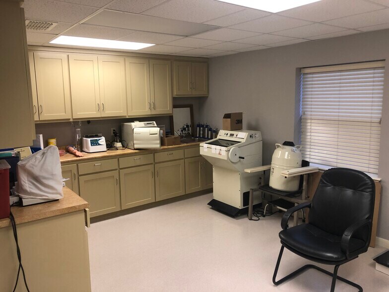 More Photos Of 493 S Seguin Ave, New Braunfels Medical For Lease