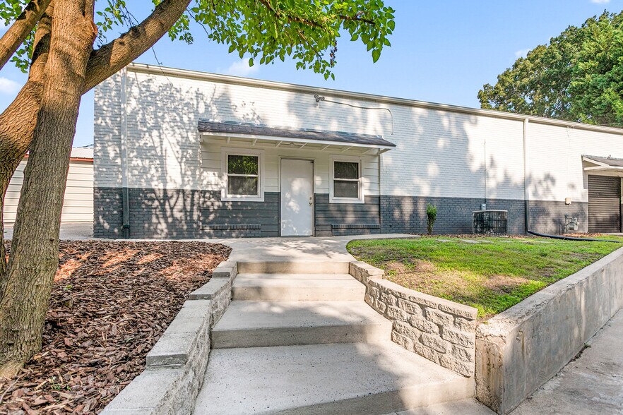 More Photos Of 504 Houston St, Greensboro Warehouse For Lease