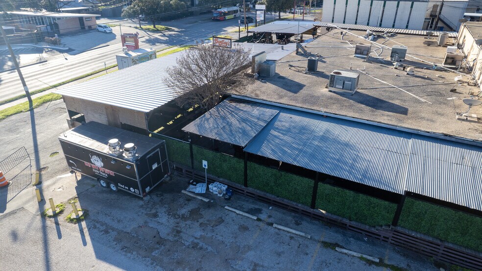 More Photos Of 8123 Broadway St, San Antonio Freestanding For Sale