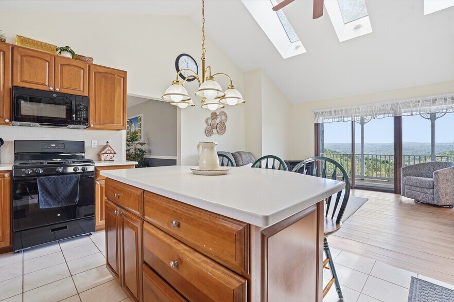 More Photos Of 120 Milford Hill Ln, Milford Flex For Sale