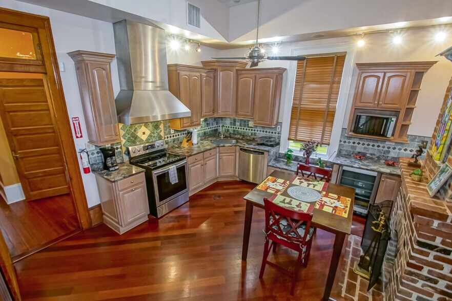 More Photos Of 1121 Governor Nicholls st, New Orleans Hospitality For Sale