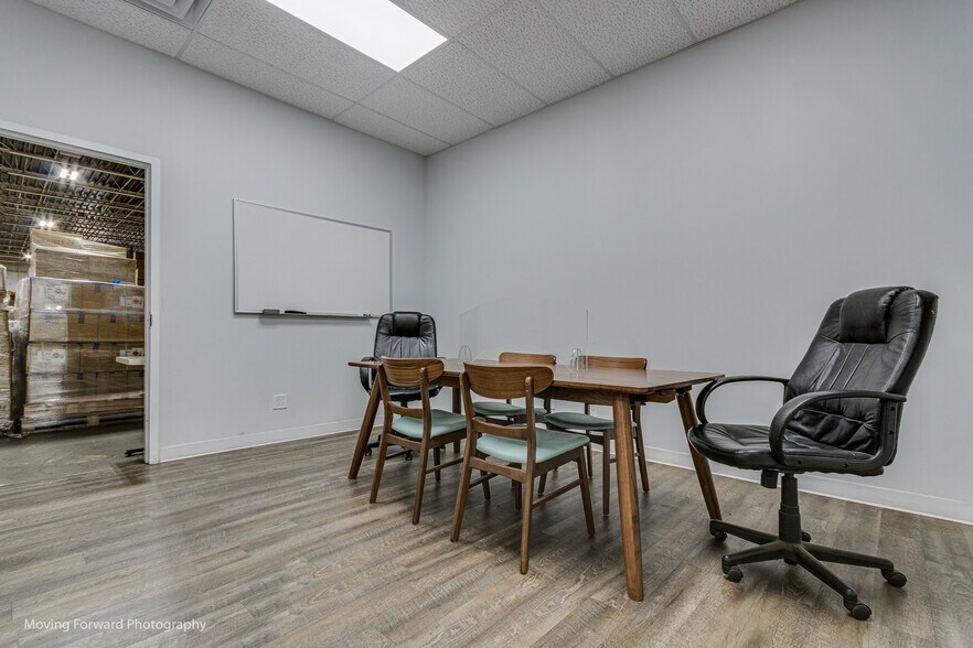 More Photos Of 1340 Louis Ave, Elk Grove Village Warehouse For Lease