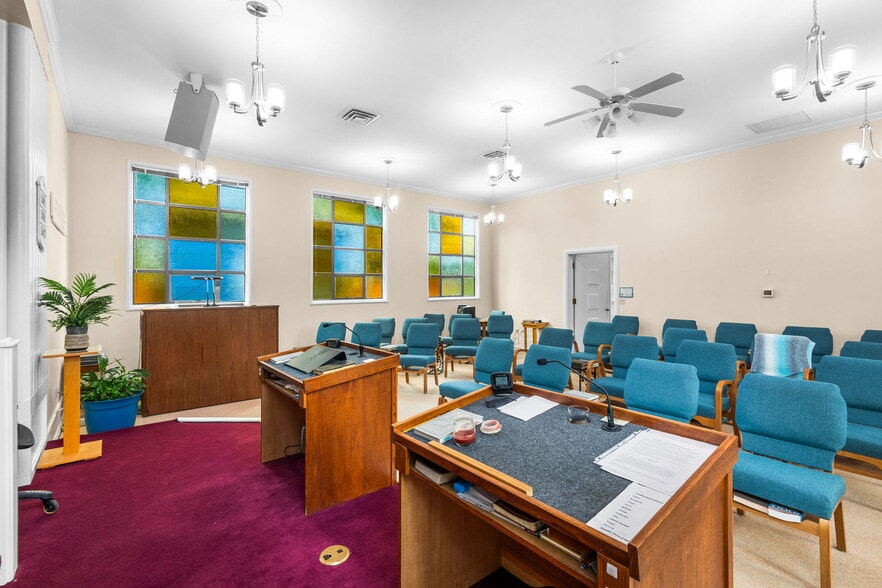 More Photos Of 537 7th Ave SW, Albany Religious Facility For Sale