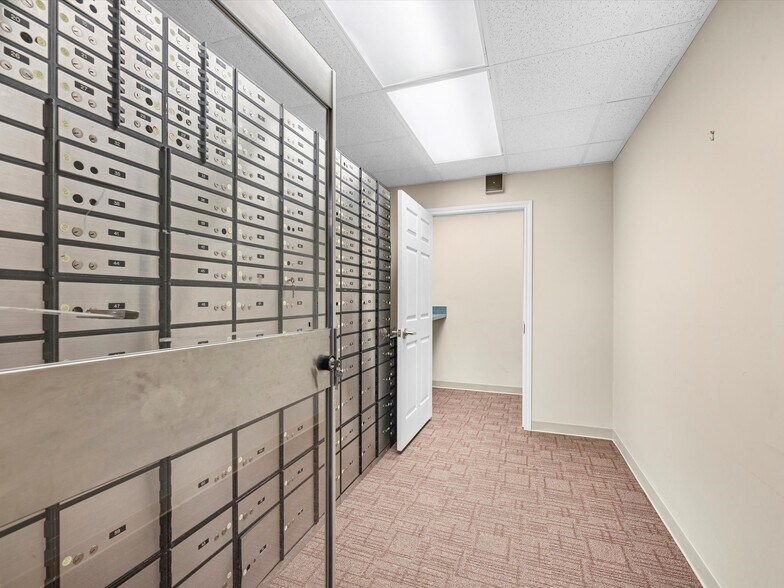 More Photos Of 910 Fairmont Pky, Pasadena Storefront Retail Office For Sale