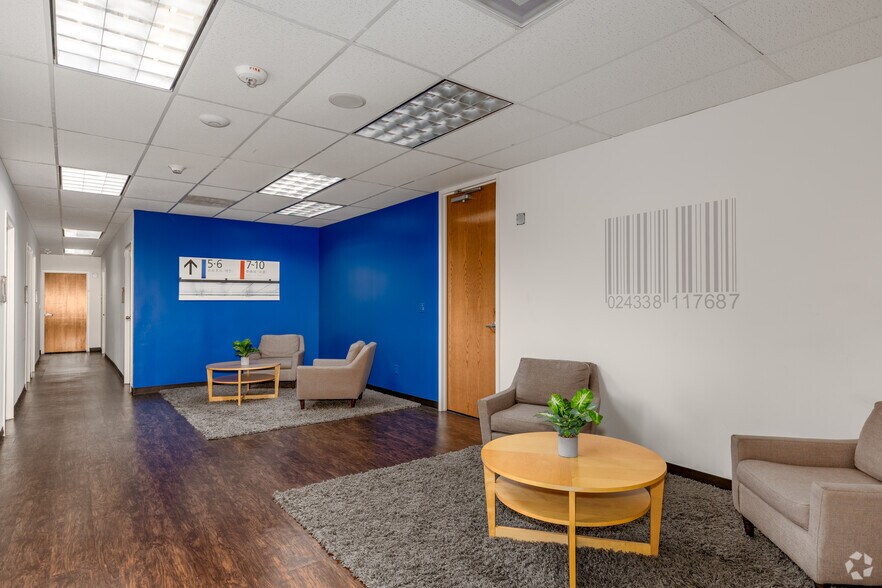 More Photos Of 1111 W Mockingbird Ln, Dallas Office For Sale