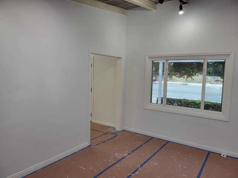 More Photos Of 11276 Washington Pl, Culver City Storefront For Lease