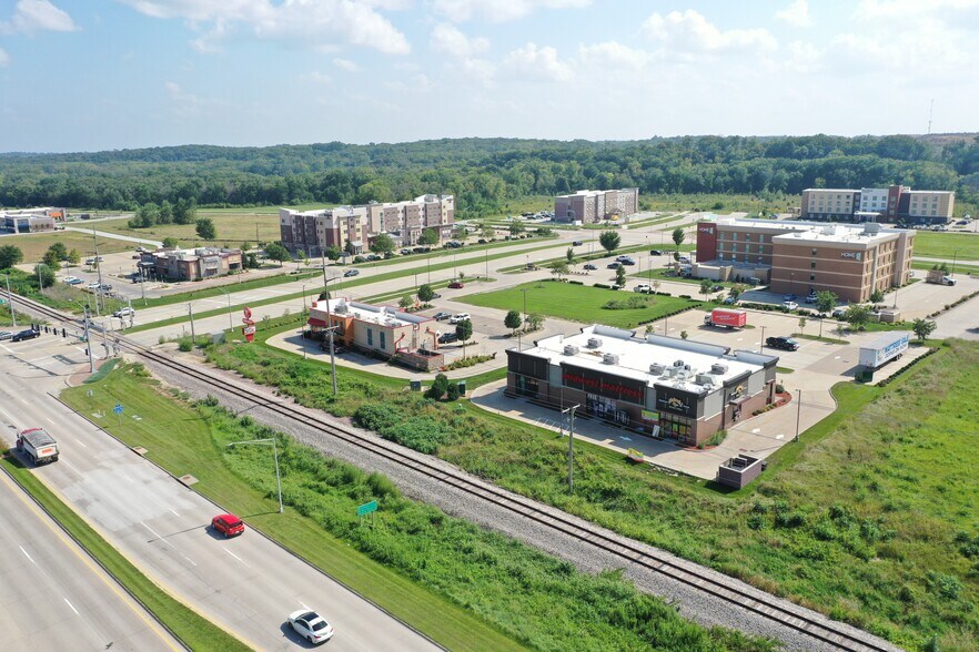 More Photos Of 746 Coral Ridge Ave, Coralville General Retail For Sale