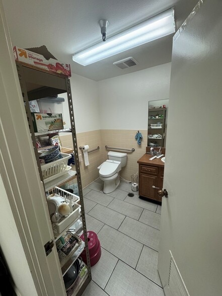 More Photos Of 950 W Central Ave, Brea Warehouse For Sale