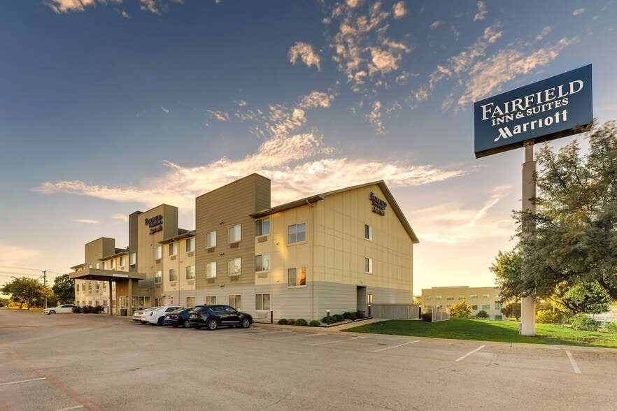 Primary Photo Of 6851 West Fwy, Fort Worth Hotel For Sale