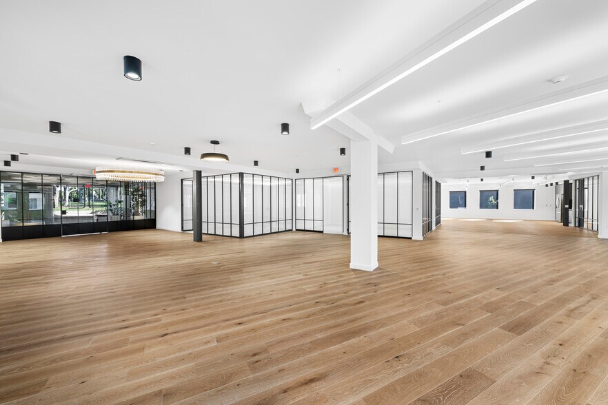 More Photos Of 11440 San Vicente Blvd, Los Angeles Office For Lease