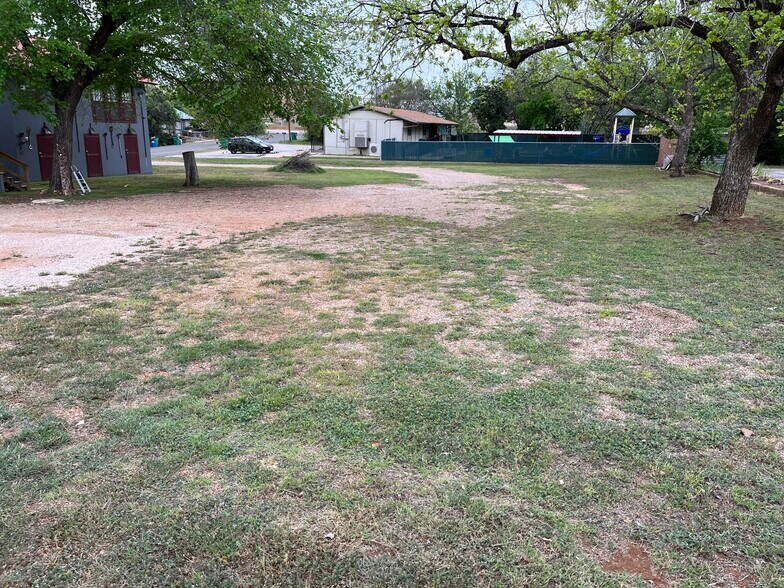 More Photos Of 1600 S Ford St, Llano Storefront Retail Office For Sale