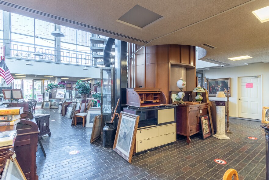 More Photos Of 449 Alvarado St, Monterey General Retail For Sale