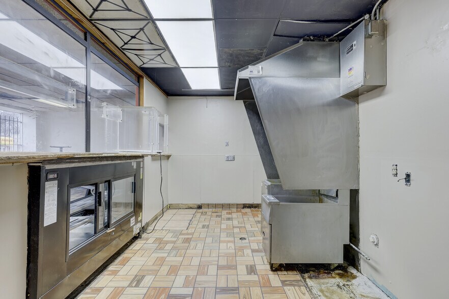 More Photos Of 21559 Grand River Ave, Detroit Storefront For Lease