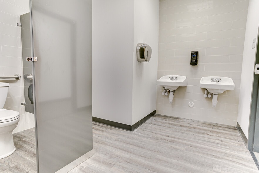 More Photos Of 2710 College Ave, Alton Medical For Lease