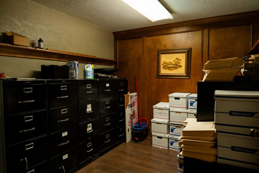 More Photos Of 1630 N Interstate 35 E, Lancaster Flex For Sale