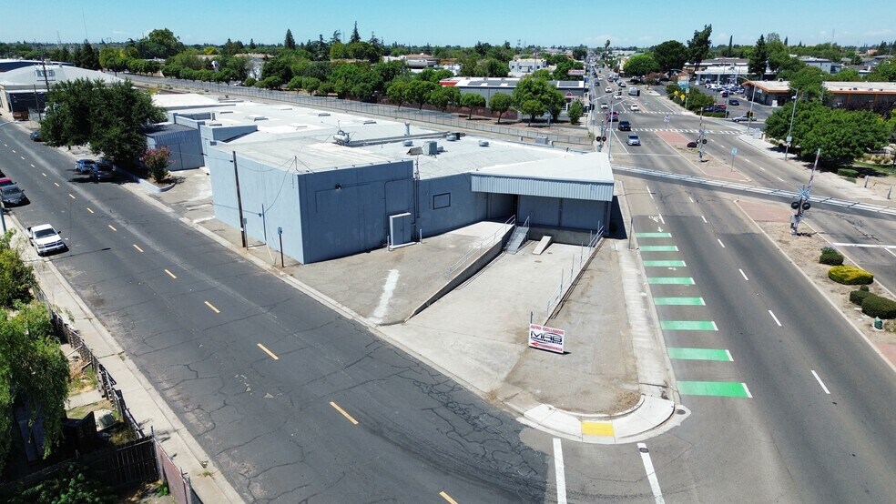 More Photos Of 121 Oak St, Manteca Warehouse For Lease