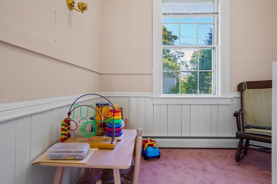 More Photos Of 25 Oak St, Boothbay Harbor Specialty For Sale