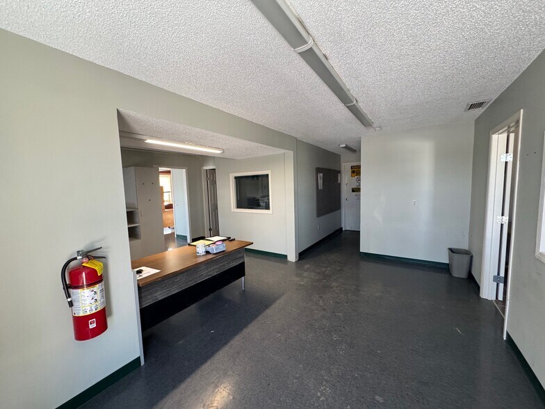 More Photos Of 5104 42 Av, Lloydminster Medical For Lease