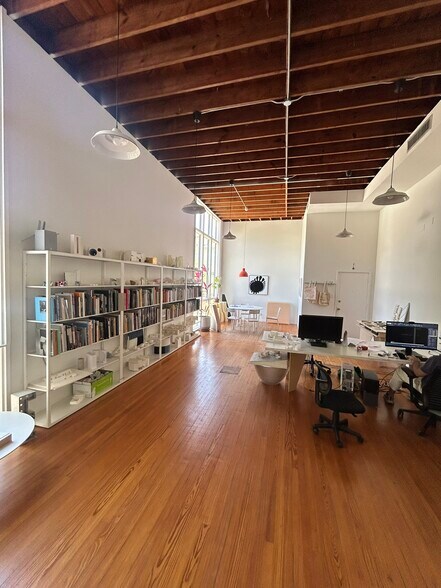 More Photos Of 4916 Kelvin Dr, Houston Coworking Space