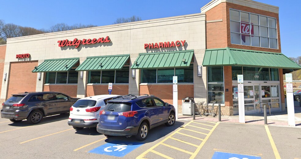 More Photos Of 1701 William Flynn Hwy, Glenshaw Drugstore For Sale