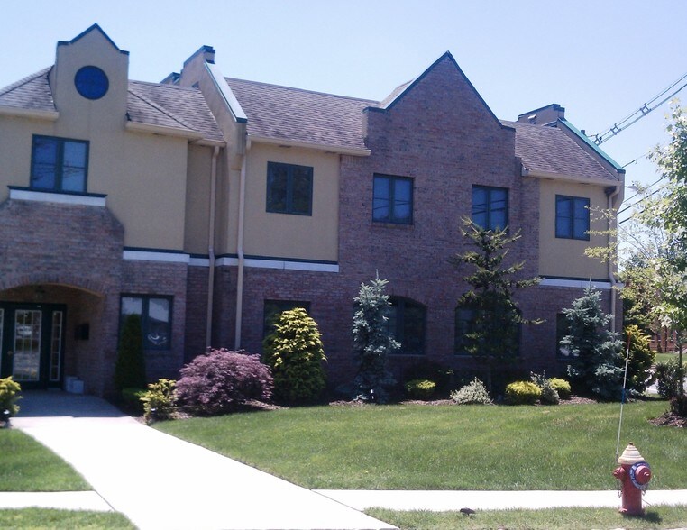 Primary Photo Of 263 Washington Ave, Dumont Medical For Lease