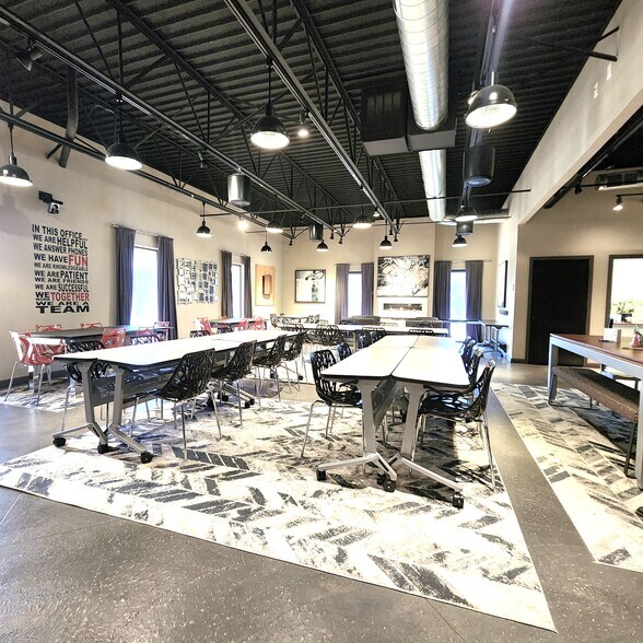 More Photos Of 817 NE 63rd St, Oklahoma City Office For Sale