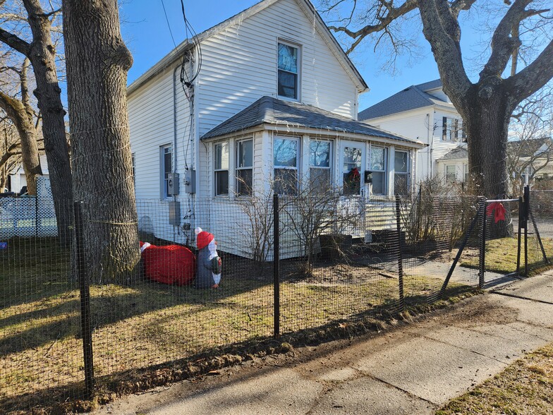 Primary Photo Of 90 Old Quogue Rd, Riverhead Apartments For Sale