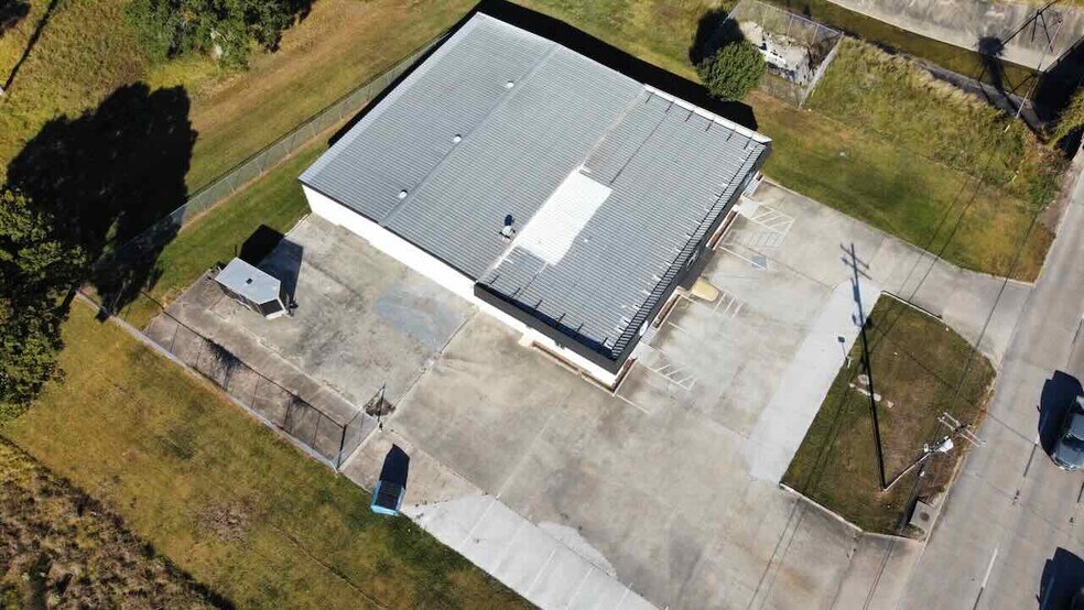 More Photos Of 7550 College St, Beaumont Industrial For Sale