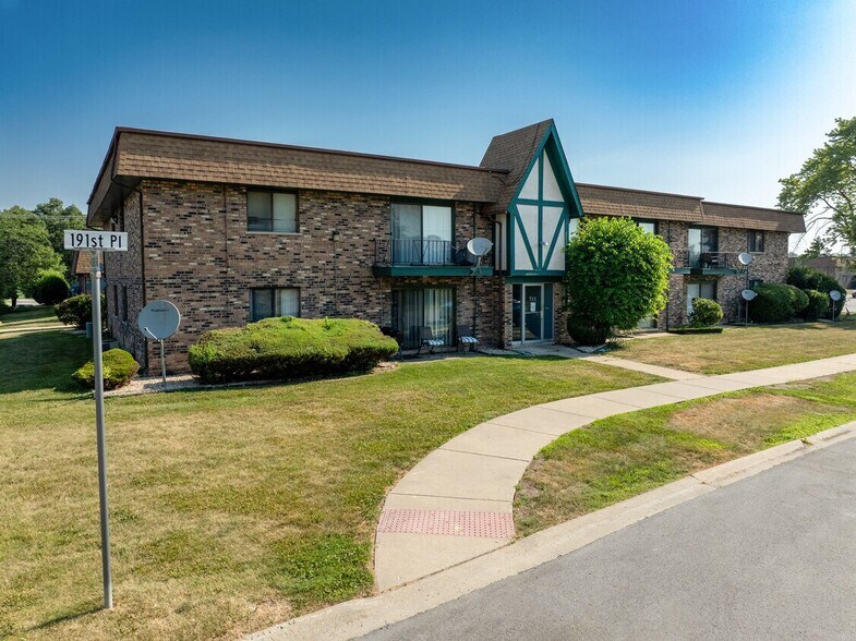 More Photos Of 725 E Glenwood Lansing Rd, Glenwood Apartments For Sale