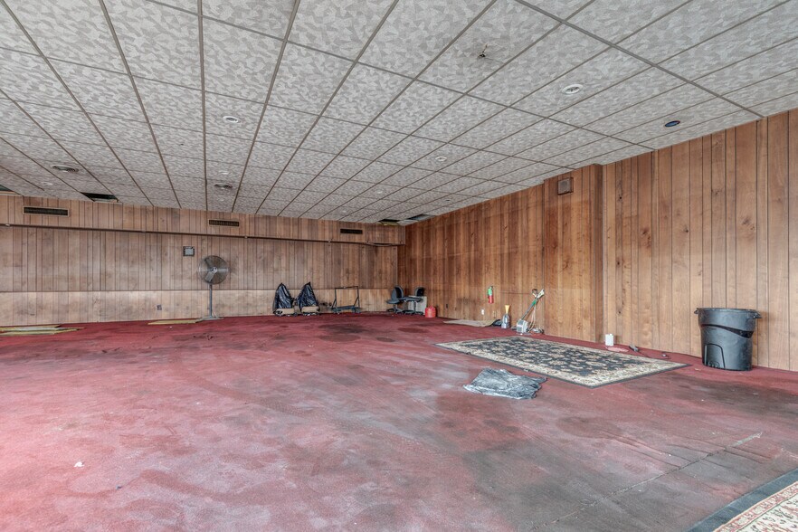 More Photos Of 3500 S Kingshighway Blvd, Saint Louis Auto Repair For Sale