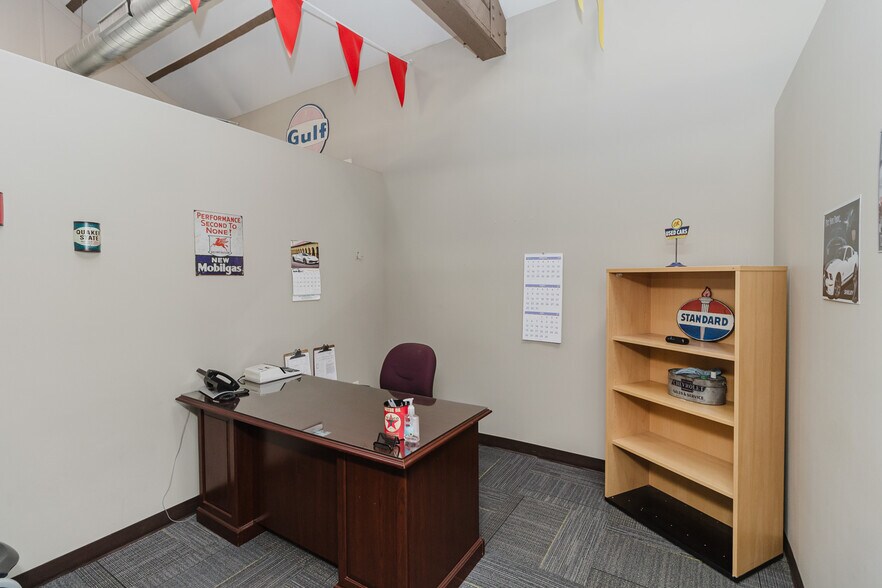 More Photos Of 3101 S Broadway St, Wichita Freestanding For Sale