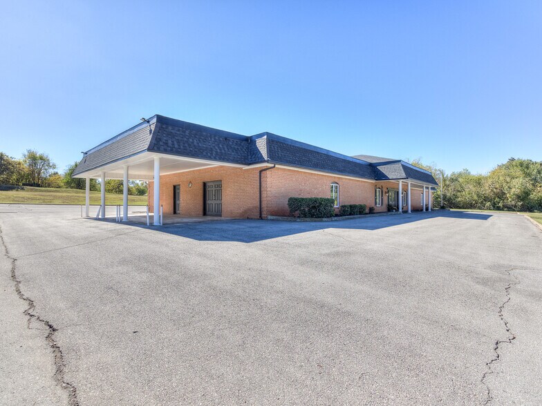 More Photos Of 1616 NE 36th St, Oklahoma City Lodge Meeting Hall For Lease