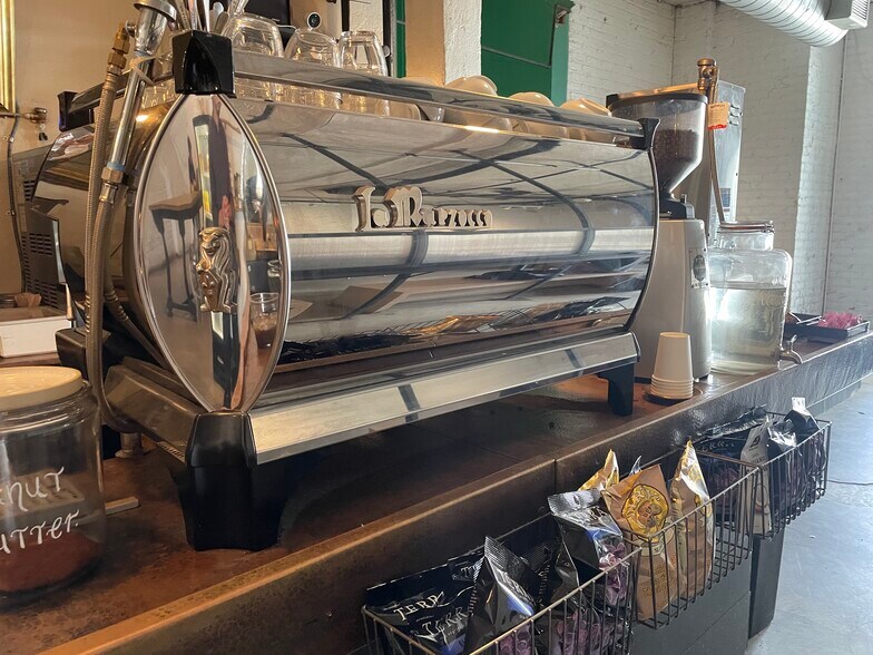 More Photos Of 119 Knickerbocker Ave, Brooklyn Apartments For Lease