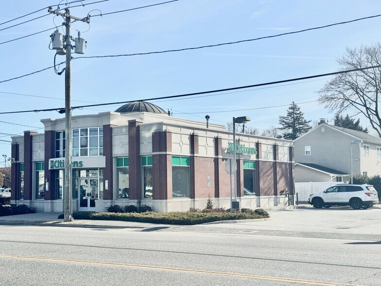 More Photos Of 2150 Merrick Rd, Merrick Bank For Sale