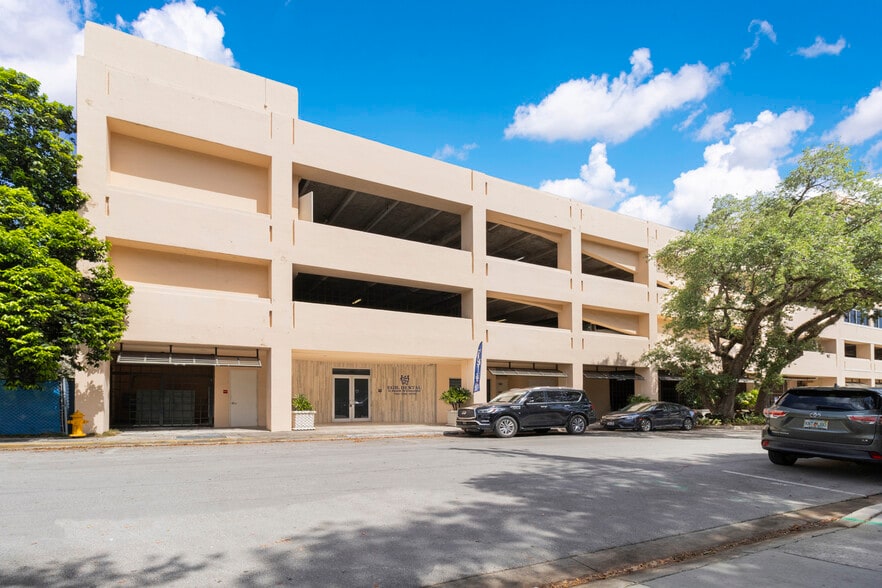 More Photos Of 6141 Sunset Dr, South Miami Medical For Lease