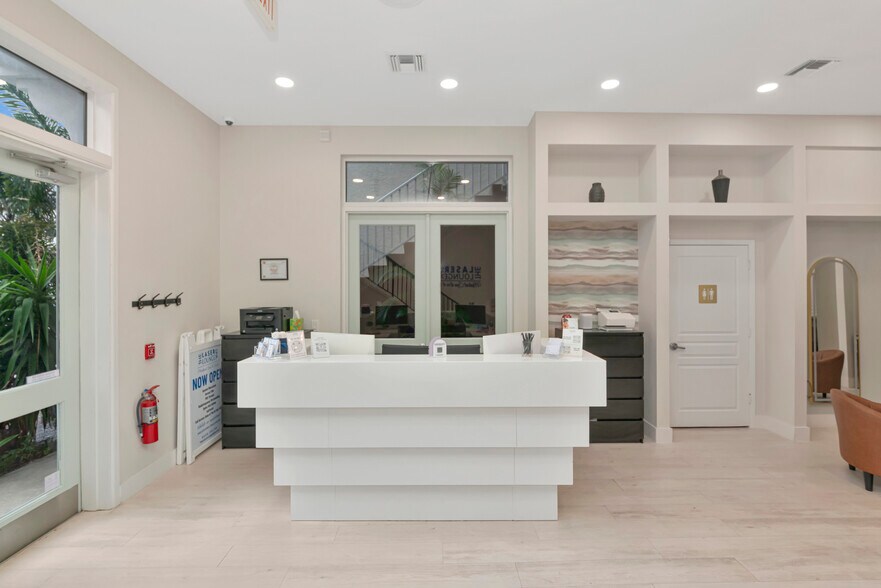 More Photos Of 1345 2nd St, Sarasota Office Residential For Sale