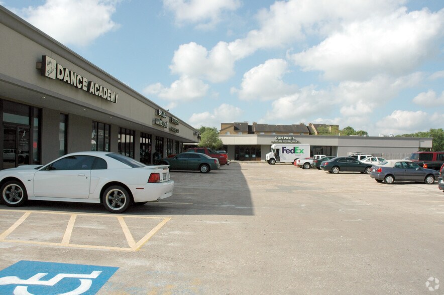More Photos Of 2102-2150 Bay Area Blvd, Houston General Retail For Lease