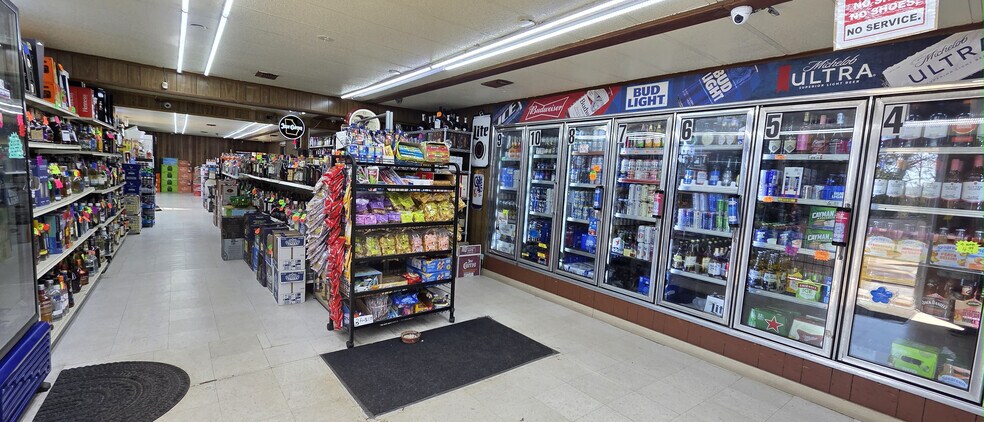 More Photos Of 1301 N Hill St, Griffin Storefront For Sale