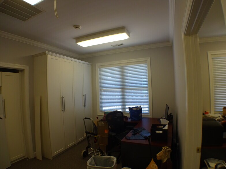 More Photos Of 5640 Six Forks Rd, Raleigh Office For Sale