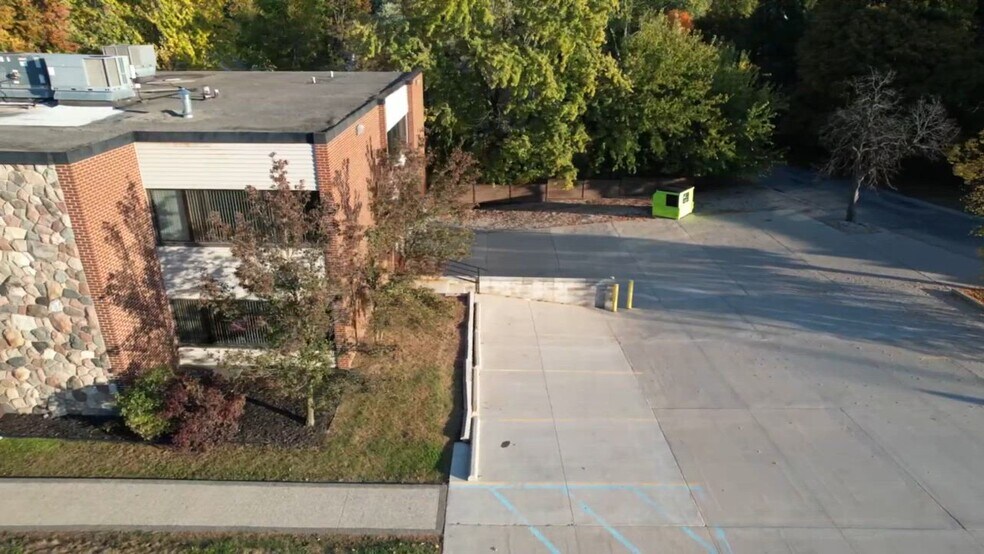 More Photos Of 1877 Orchard Lake Rd, Sylvan Lake Medical For Sale