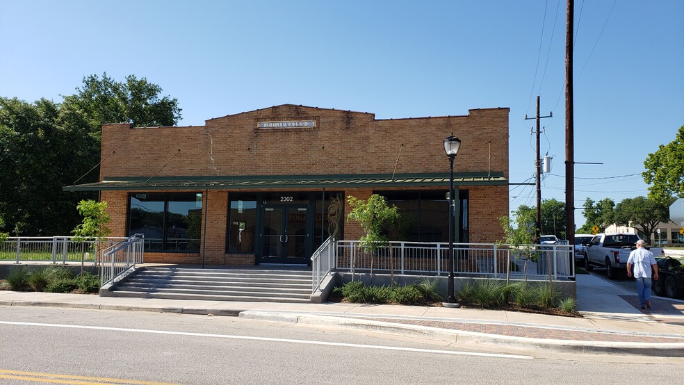 Primary Photo Of 2302 Main St, Waller Office For Sale