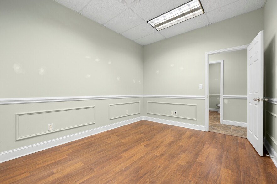 More Photos Of 317 Sylvan St, Chattanooga Office For Sale