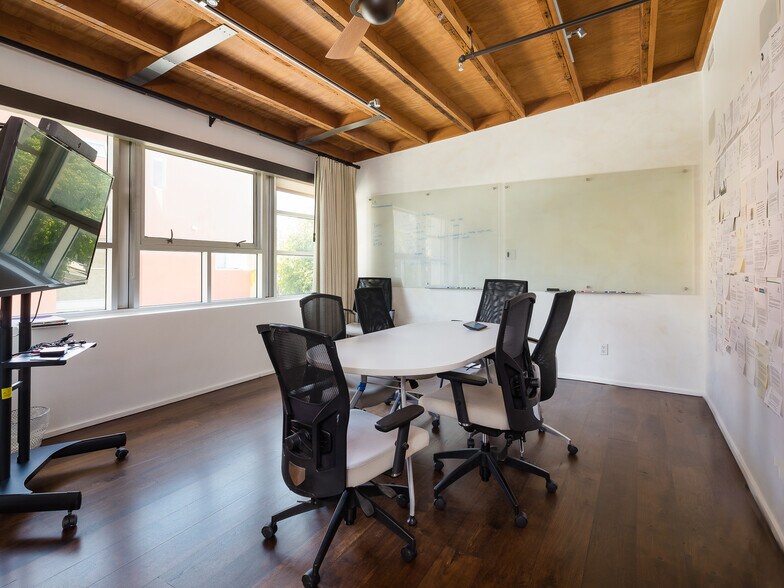More Photos Of 2100 Abbot Kinney Blvd, Venice Office For Lease