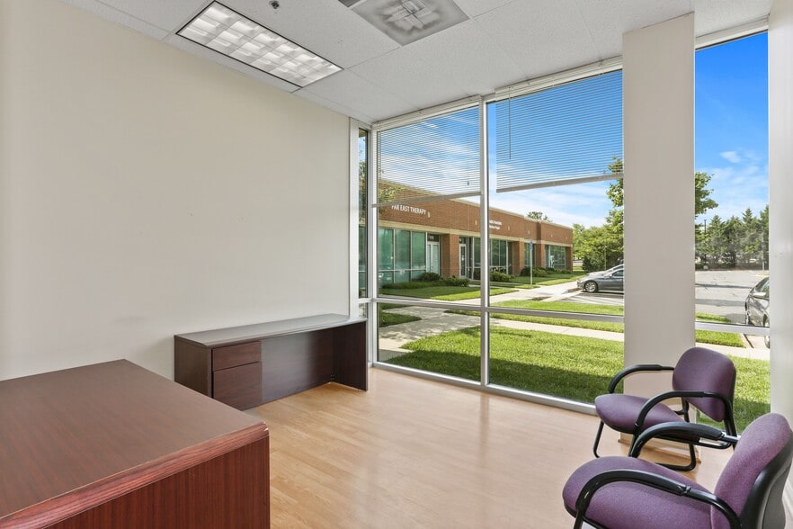 More Photos Of 4229 Lafayette Center Dr, Chantilly Business Park For Lease