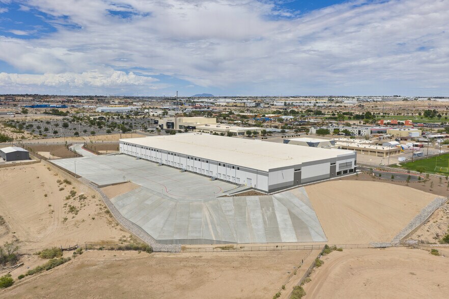 More Photos Of 8900 Escobar Dr, El Paso Distribution For Lease