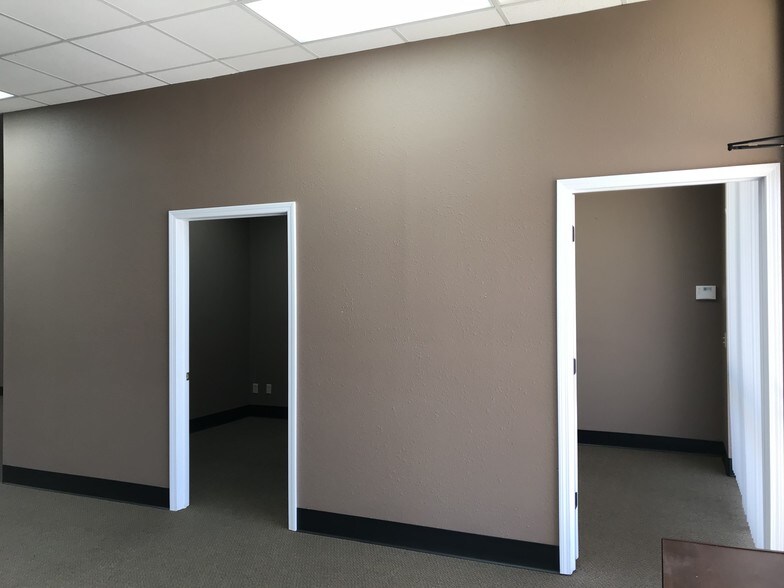 More Photos Of 1701-1715 W James River Rd, Ozark Office For Lease