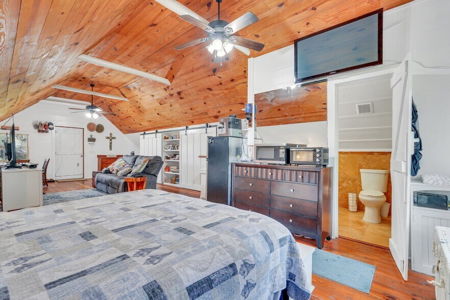 More Photos Of 1871 GA Highway 99, Brunswick Specialty For Sale