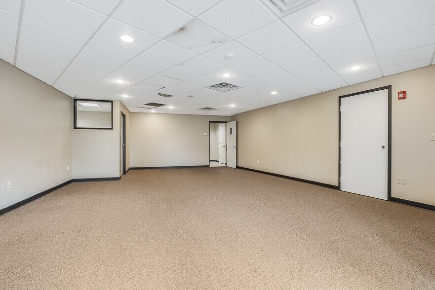 More Photos Of 3 Tice Rd, Franklin Lakes Distribution For Lease