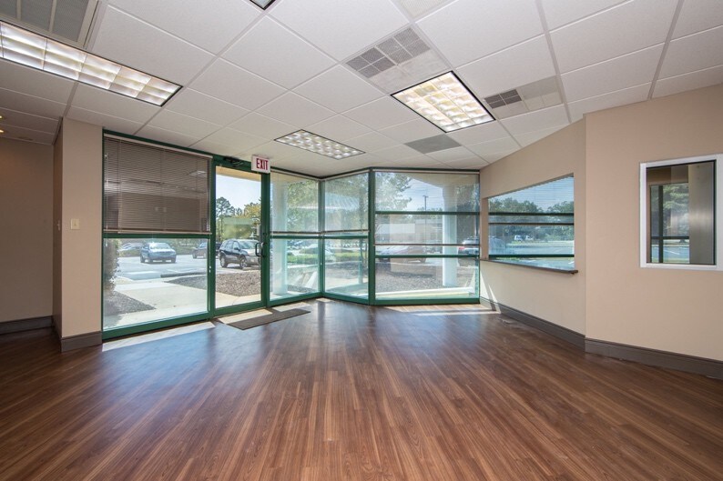 More Photos Of 1807 Huguenot Rd, Midlothian Medical For Lease