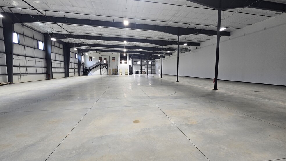 More Photos Of 168 Thunder Rd, Mooresville Light Manufacturing For Lease